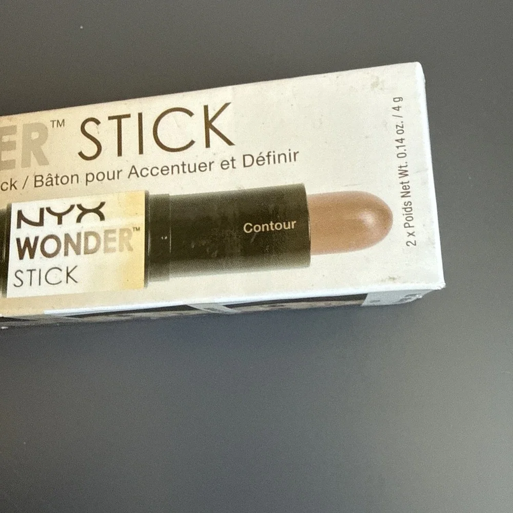 Wonder Stick, Highlight & Contour - Light/Medium # WS01. New With Box